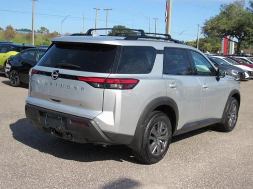 2024 Nissan Pathfinder SV FWD