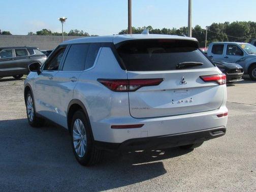 2022 Mitsubishi Outlander ES 2.5 2WD