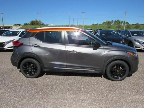 2020 Nissan Kicks SR