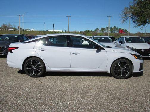 2025 Nissan Altima SR FWD