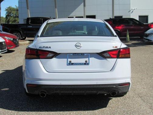 2025 Nissan Altima SR FWD