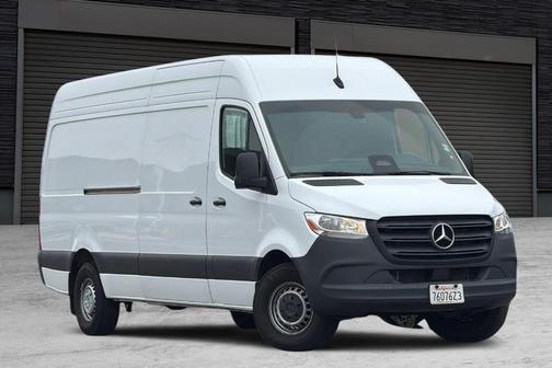 White 2025 Mercedes-Benz Sprinter 2500 170 WB