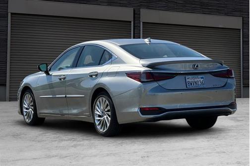 2021 Lexus ES 300h Luxury