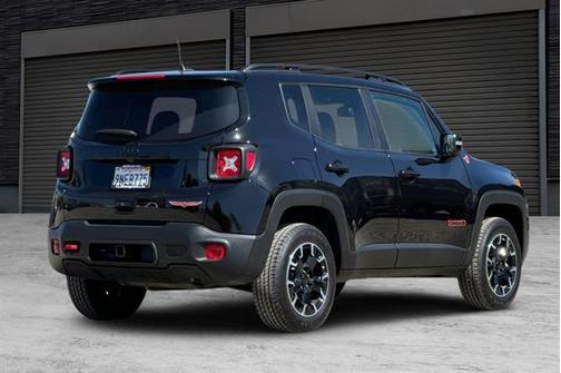 2023 Jeep Renegade Trailhawk