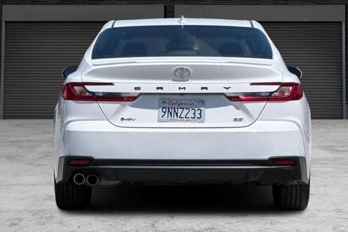 Ice 2025 Toyota Camry SE