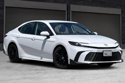 Ice 2025 Toyota Camry SE