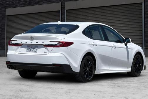 Ice 2025 Toyota Camry SE