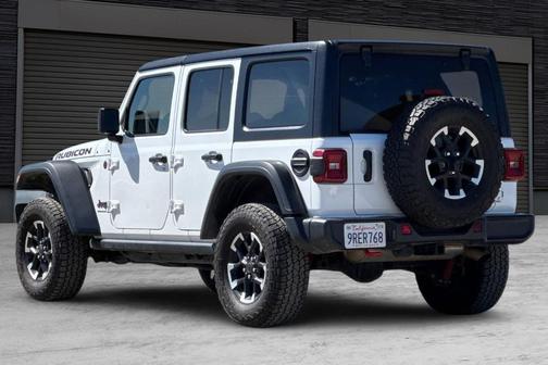 Bright White Clearcoat 2025 Jeep Wrangler Rubicon