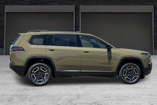 41 2026 Jeep Cherokee LAREDO/LIMITED