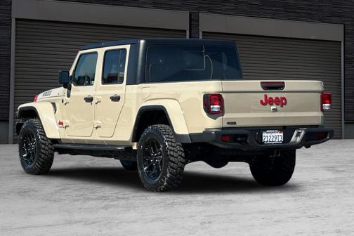 2022 Jeep Gladiator Sport