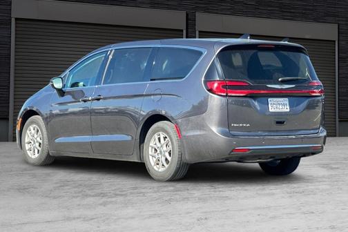 2023 Chrysler Pacifica Touring-L