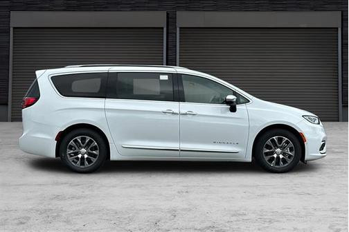 2026 Chrysler Pacifica Hybrid Pinnacle
