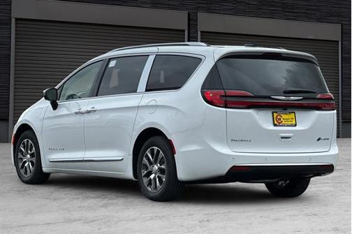 2026 Chrysler Pacifica Hybrid Pinnacle