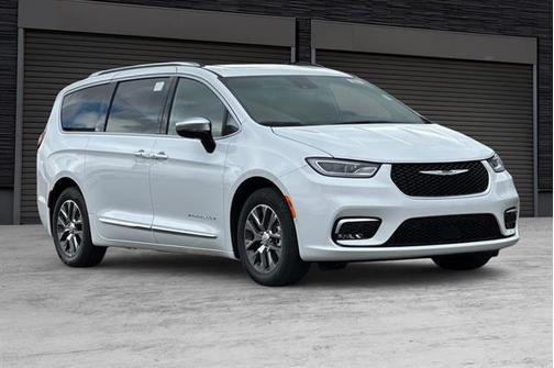 2026 Chrysler Pacifica Hybrid Pinnacle