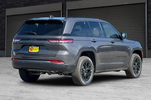 2026 Jeep Grand Cherokee Laredo