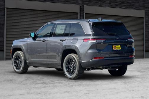 2026 Jeep Grand Cherokee Laredo