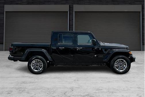 2024 Jeep Gladiator Sport
