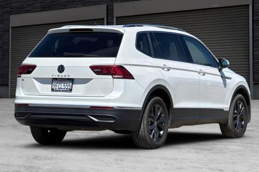 Opal White Pearl Effect 2023 Volkswagen Tiguan 2.0T SE