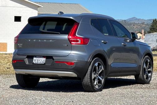 2019 Volvo XC40 T5 Momentum