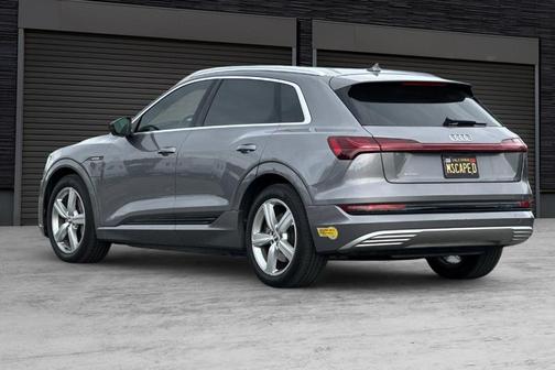 2019 Audi e-tron Premium Plus