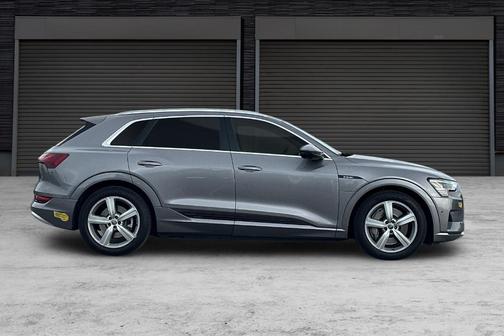 2019 Audi e-tron Premium Plus