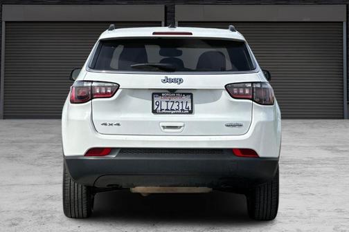 Bright White Clearcoat 2024 Jeep Compass Latitude