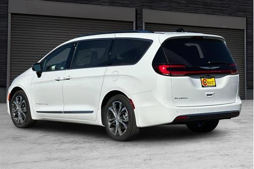 2026 Chrysler Pacifica Pinnacle