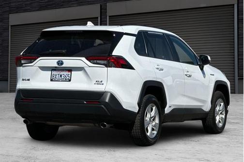 2021 Toyota RAV4 Hybrid XLE