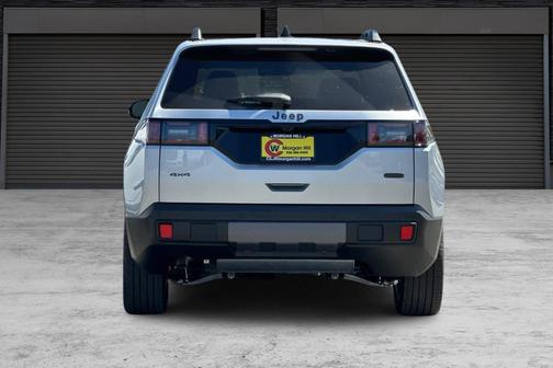 Silver Zynith Clearcoat 2026 Jeep Cherokee Overland