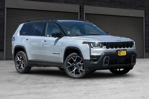 Silver Zynith Clearcoat 2026 Jeep Cherokee Overland