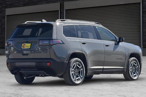 Sting Gray Clearcoat 2026 Jeep Cherokee LAREDO/LIMITED