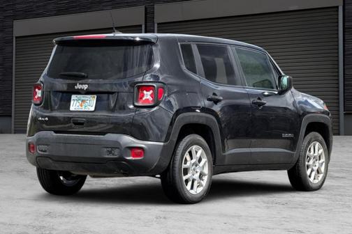 Black Clearcoat 2023 Jeep Renegade Latitude