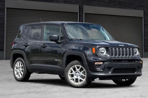 Black Clearcoat 2023 Jeep Renegade Latitude