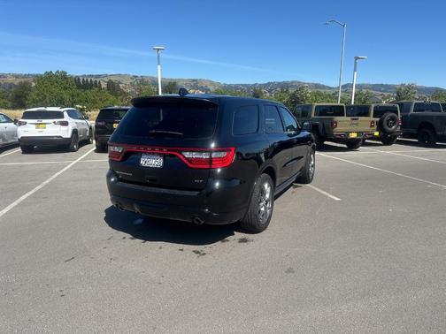 DB Black Crystal Clearcoat 2026 Dodge Durango GT HEMI V8