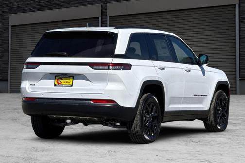 2026 Jeep Grand Cherokee Laredo