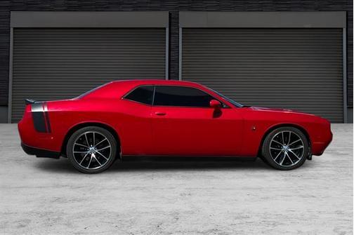 2016 Dodge Challenger 392 Hemi Scat Pack Shaker