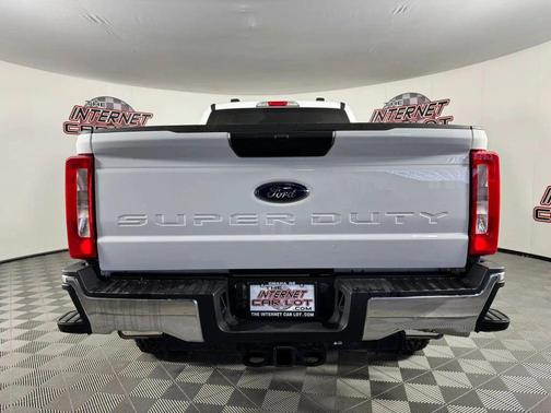 Oxford White 2023 Ford F-350 XLT