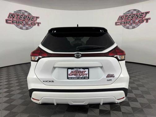 2023 Nissan Kicks SR