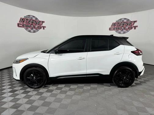 2023 Nissan Kicks SR