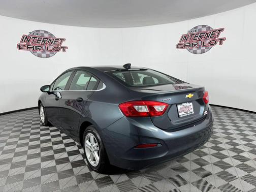 Gray 2017 Chevrolet Cruze LT