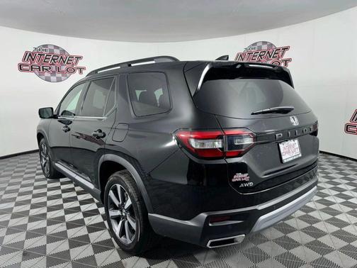 2025 Honda Pilot Touring 8-Passenger