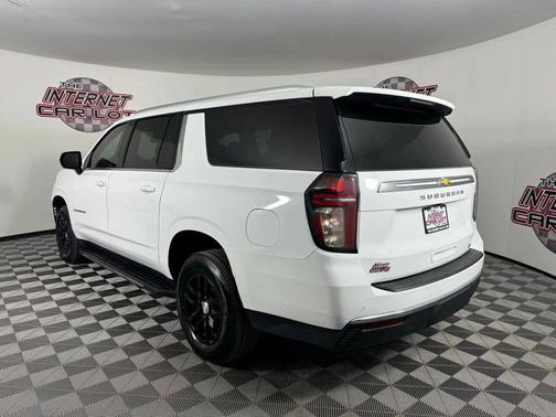 2023 Chevrolet Suburban LT