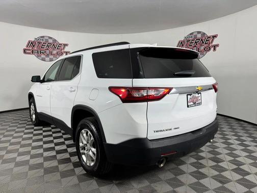 Summit White 2021 Chevrolet Traverse LT Cloth