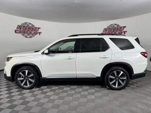 2023 Honda Pilot Touring 8-Passenger