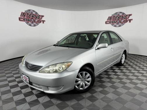 Silver 2005 Toyota Camry LE