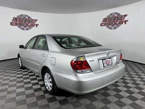 Silver 2005 Toyota Camry LE