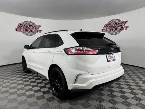Star White Metallic Tri-Coat 2022 Ford Edge ST Line