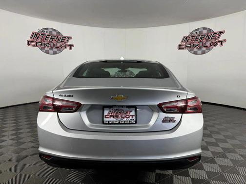 Silver Ice Metallic 2022 Chevrolet Malibu FWD LT