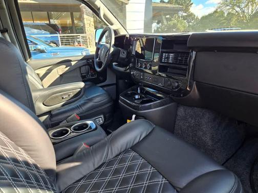 2025 GMC Savana 2500 Work Van