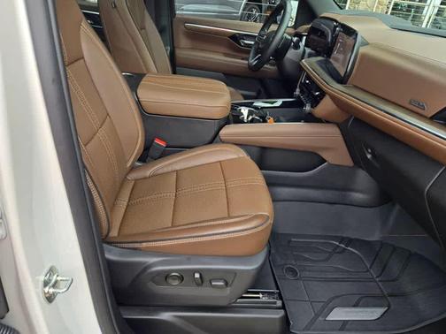 Iridescent Pearl Tricoat 2025 Chevrolet Suburban 4WD High Country